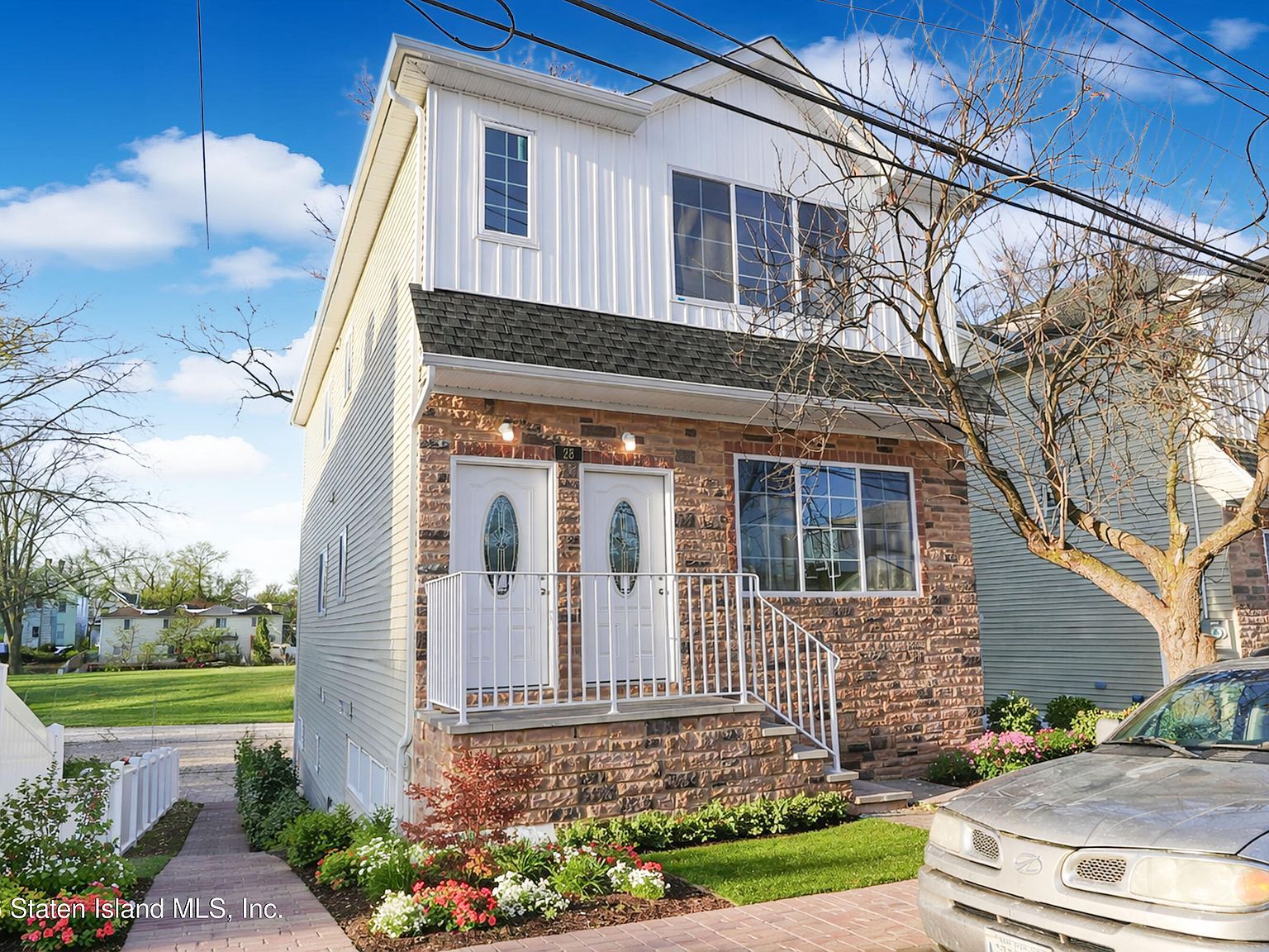 28 Shaughnessy Ln Staten Island, NY 10305 - Thumbnail 2