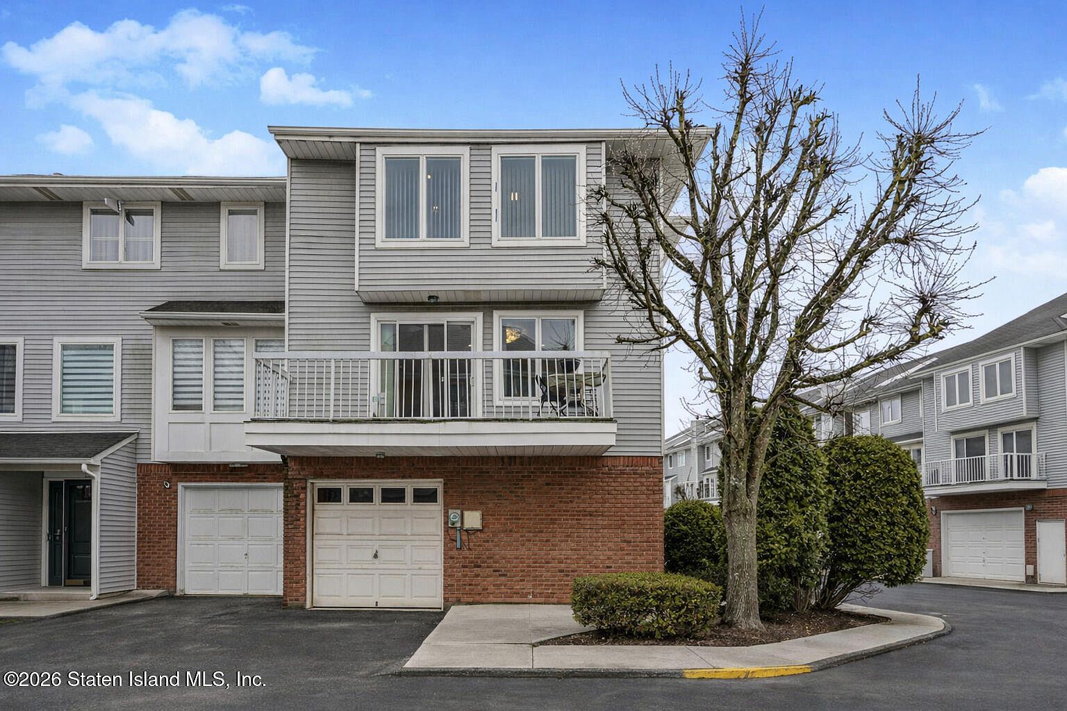 144 Commodore Dr Staten Island, NY 10309 - Thumbnail 2