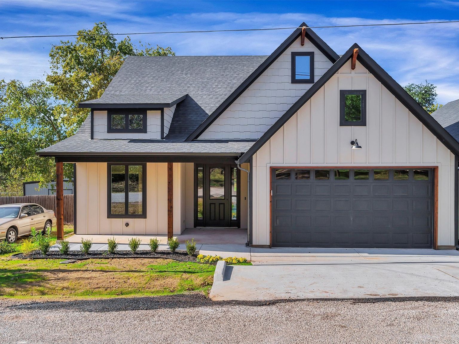 1012 Mustang Trl Granbury, TX 76049 - Thumbnail 2