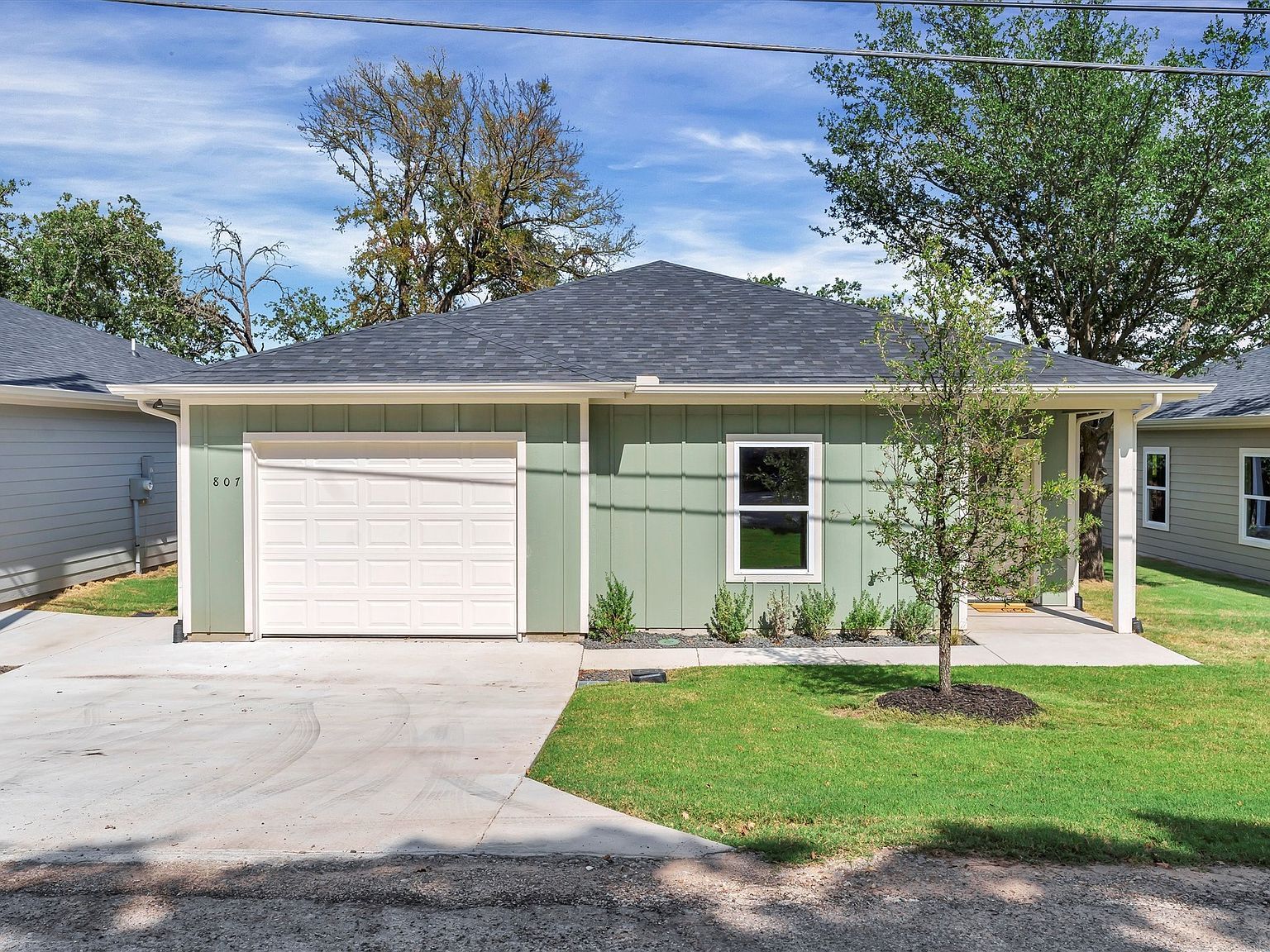 807 Branding Iron Trl Granbury, TX 76049 - Thumbnail 2