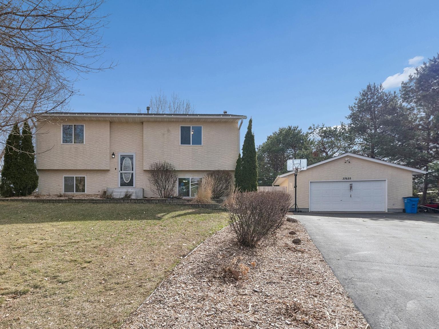 37625 Eleanor Ave North Branch, MN 55056  | Single Family