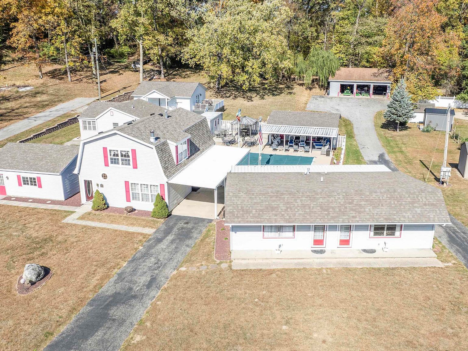 5785 E Golden Hills Dr Monticello, IN 47960 - Thumbnail 2