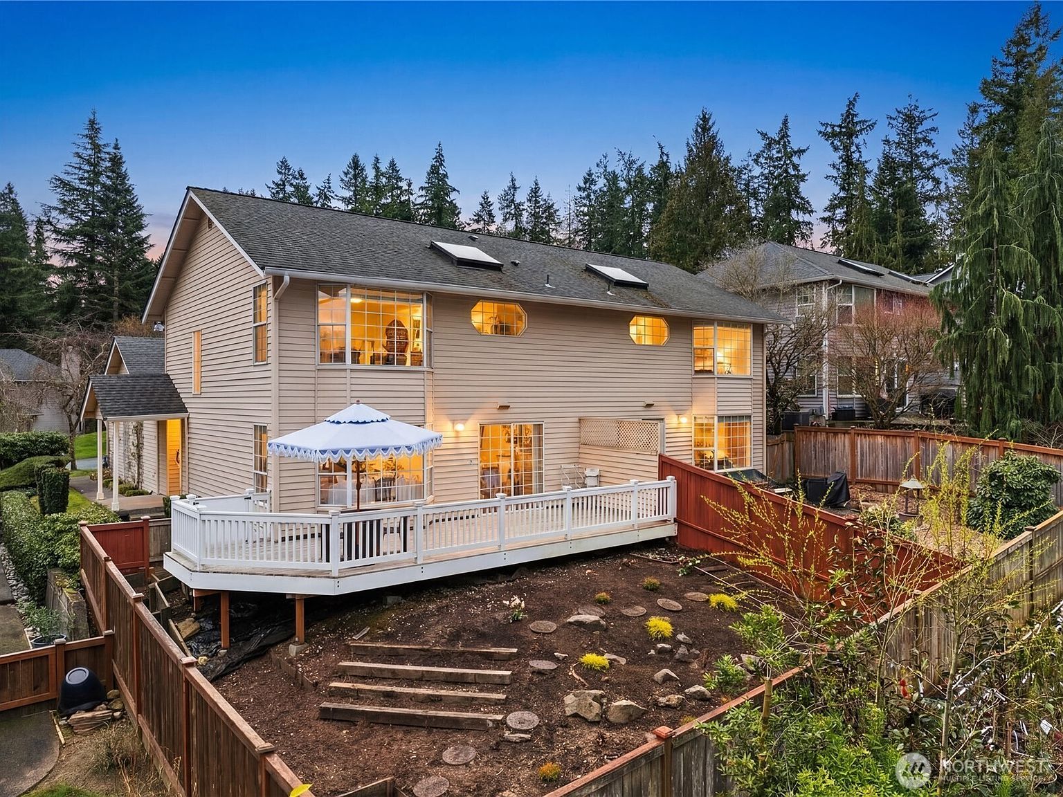 13316 NE 89th St Redmond, WA 98052 - Thumbnail 2