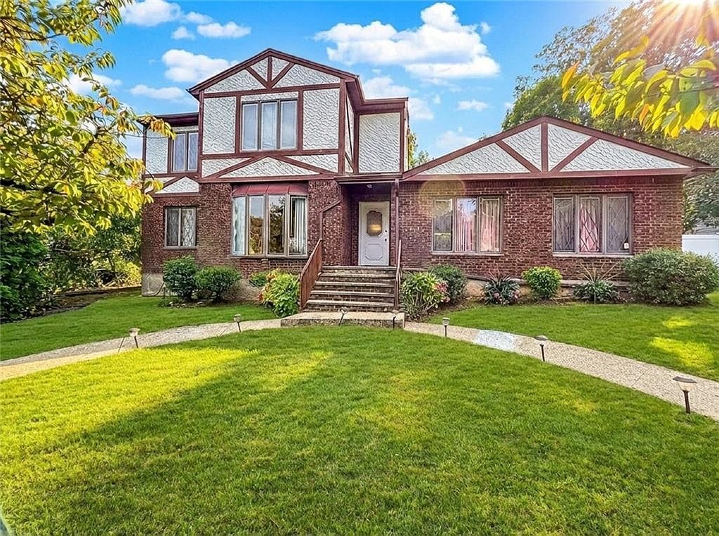 282 Boscombe Ave Staten Island, NY 10309 - Thumbnail 2