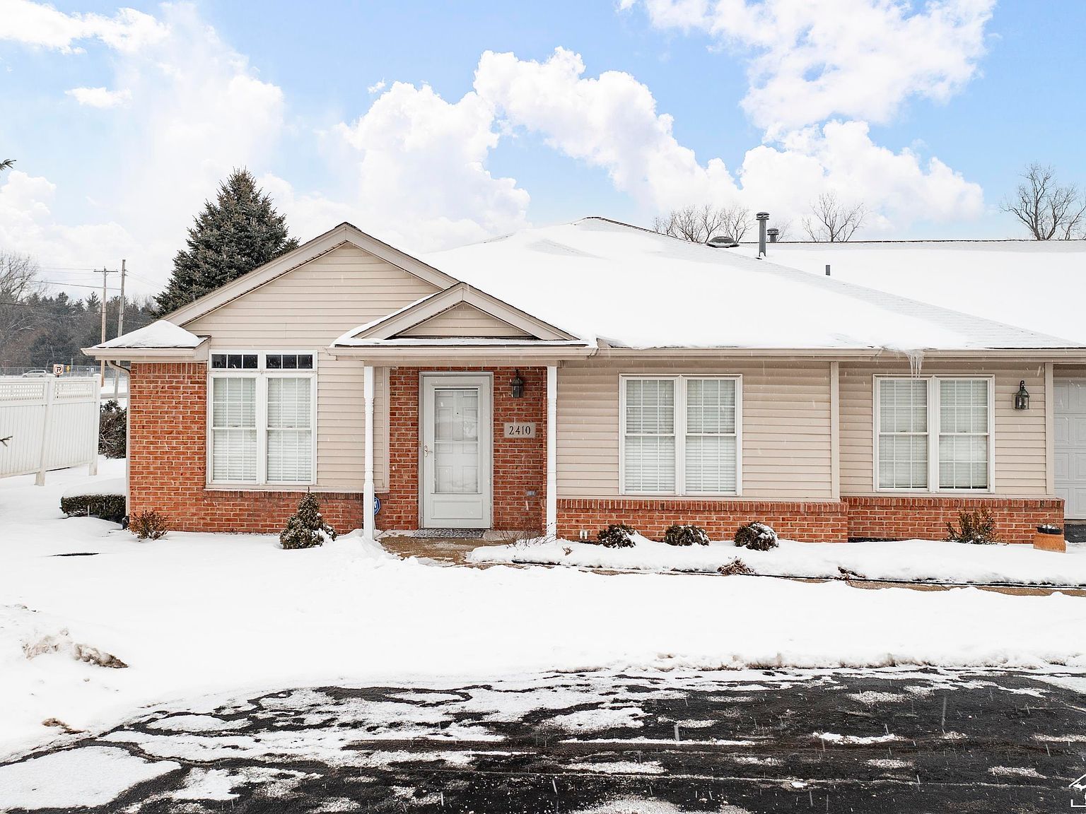 2410 Sutton Dr Temperance, MI 48182 - Thumbnail 2