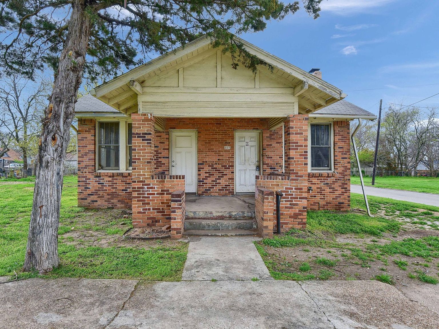 802 E Jones St Sherman, TX 75090  | Single Family