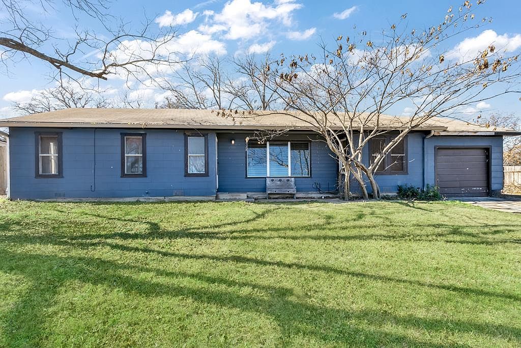 528 S Lincoln St Fredericksburg, TX 78624 - Thumbnail 2