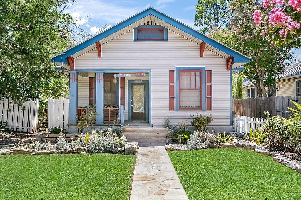 511 W Austin St Fredericksburg, TX 78624 - Thumbnail 2