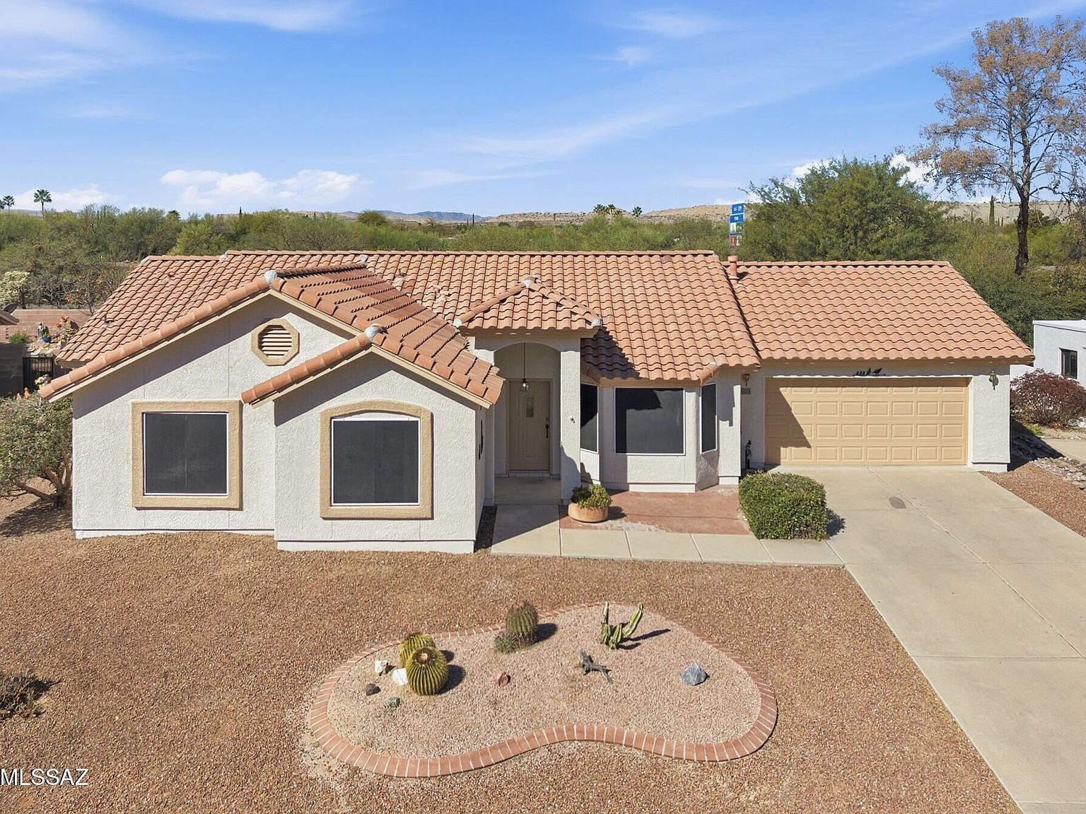 925 N Abrego Dr Green Valley, AZ 85614 - Thumbnail 2