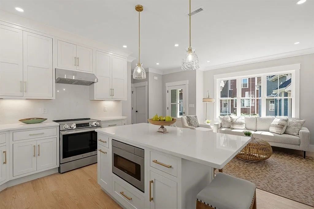 40 Lyons St #40 Quincy, MA 02169, 2169