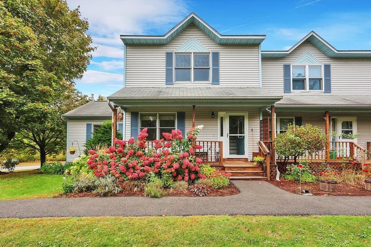 24 Craftsbury Ct UNIT 1 Essex Junction, VT 05452 - Thumbnail 2