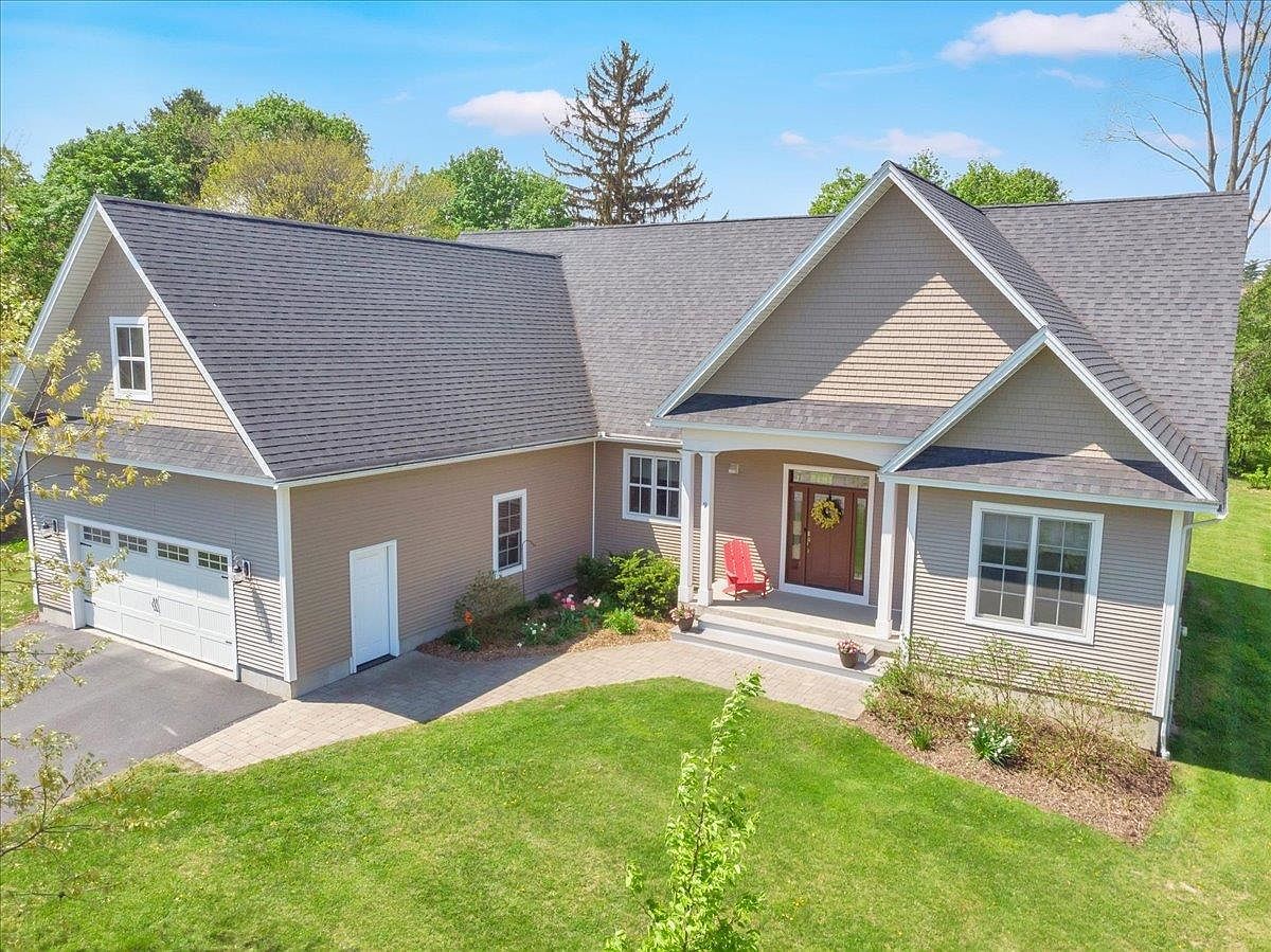 9 Terrace South Burlington, VT 05403 - Thumbnail 2