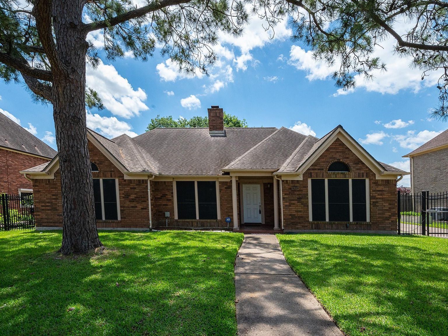 2412 Londonderry Dr Pearland, TX 77581 - Thumbnail 2