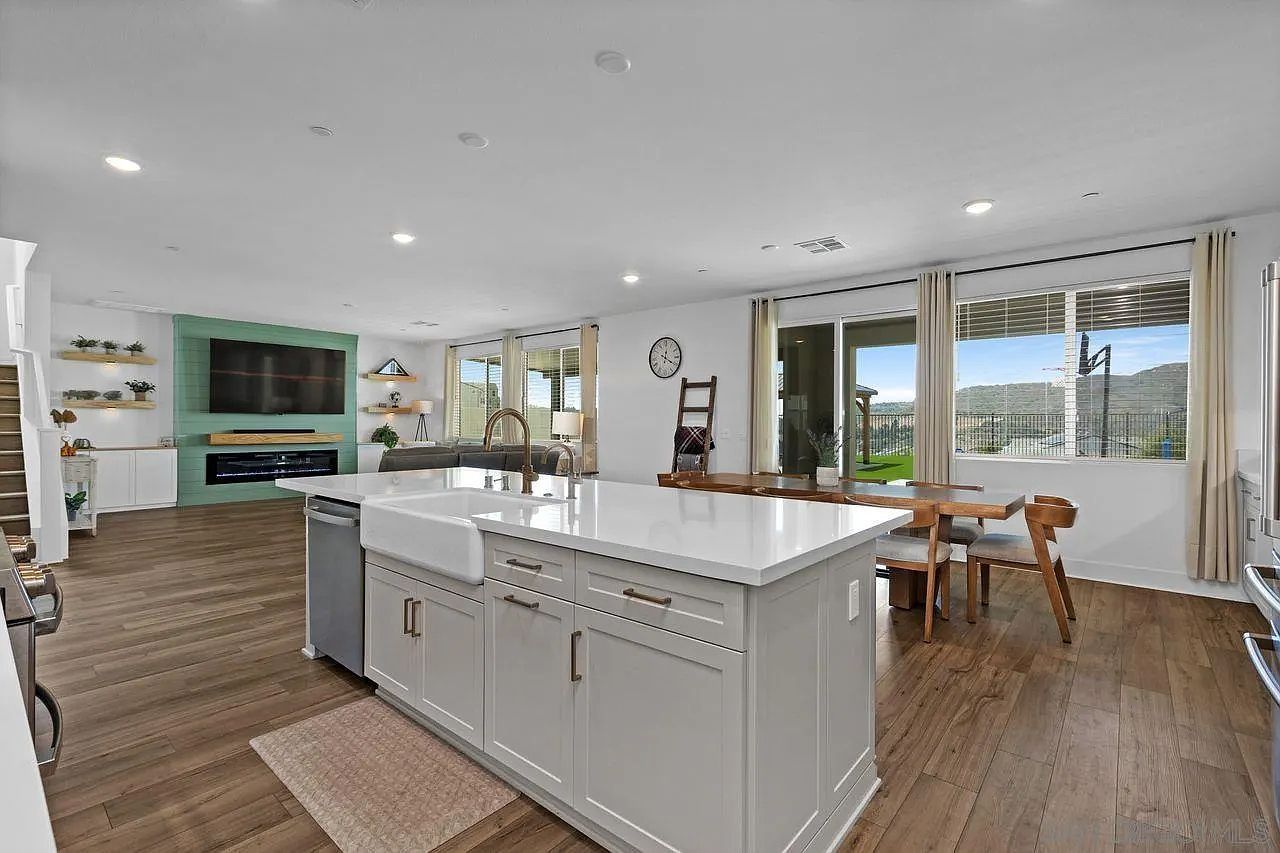 712 Meadowood St Fallbrook, CA 92028  | Single Family