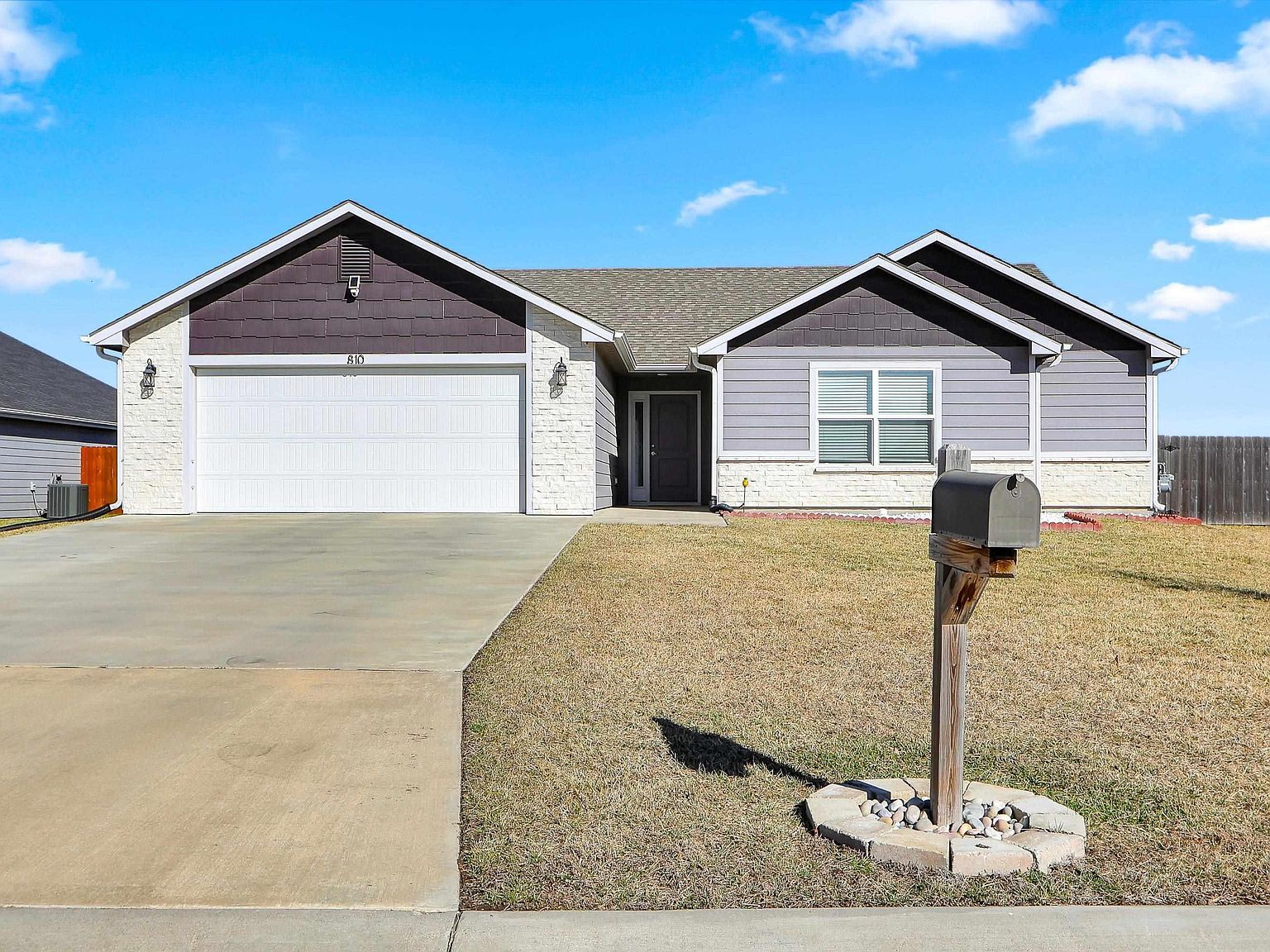 810 Waxwing Dr Manhattan, KS 66502 - Thumbnail 2