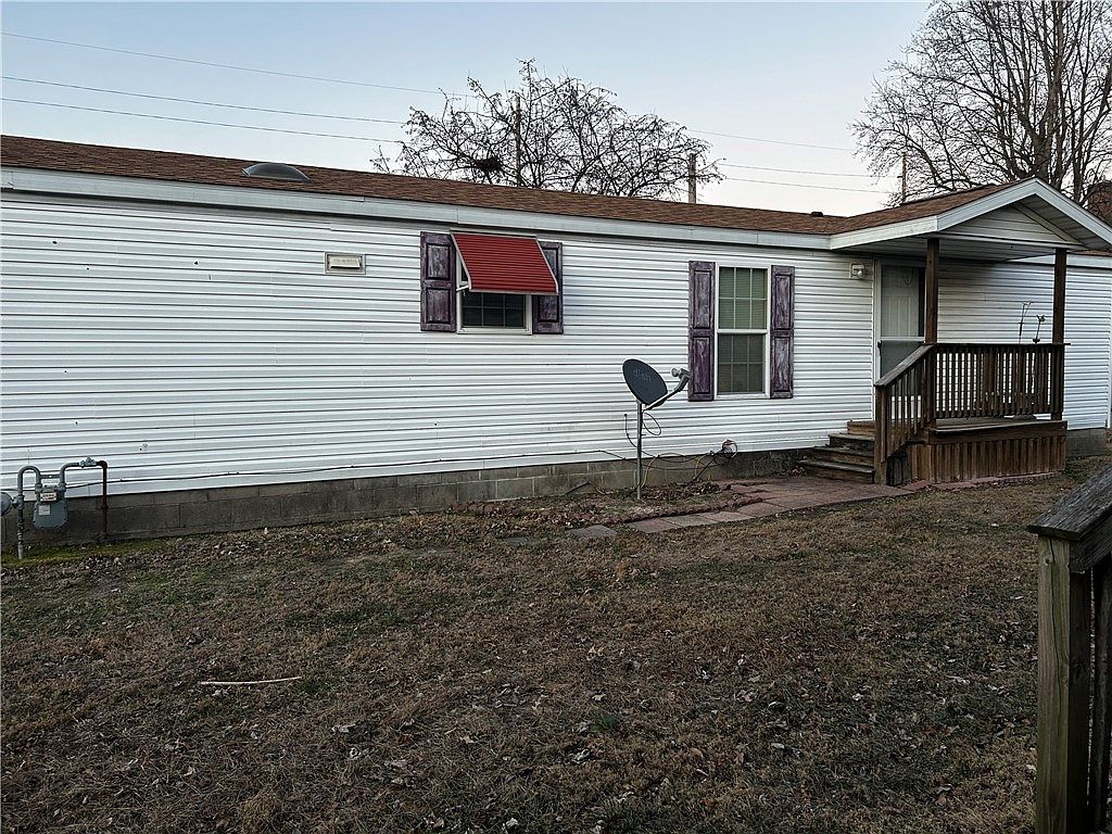 212 N Olive St Saint Elmo, IL 62458 - Thumbnail 2