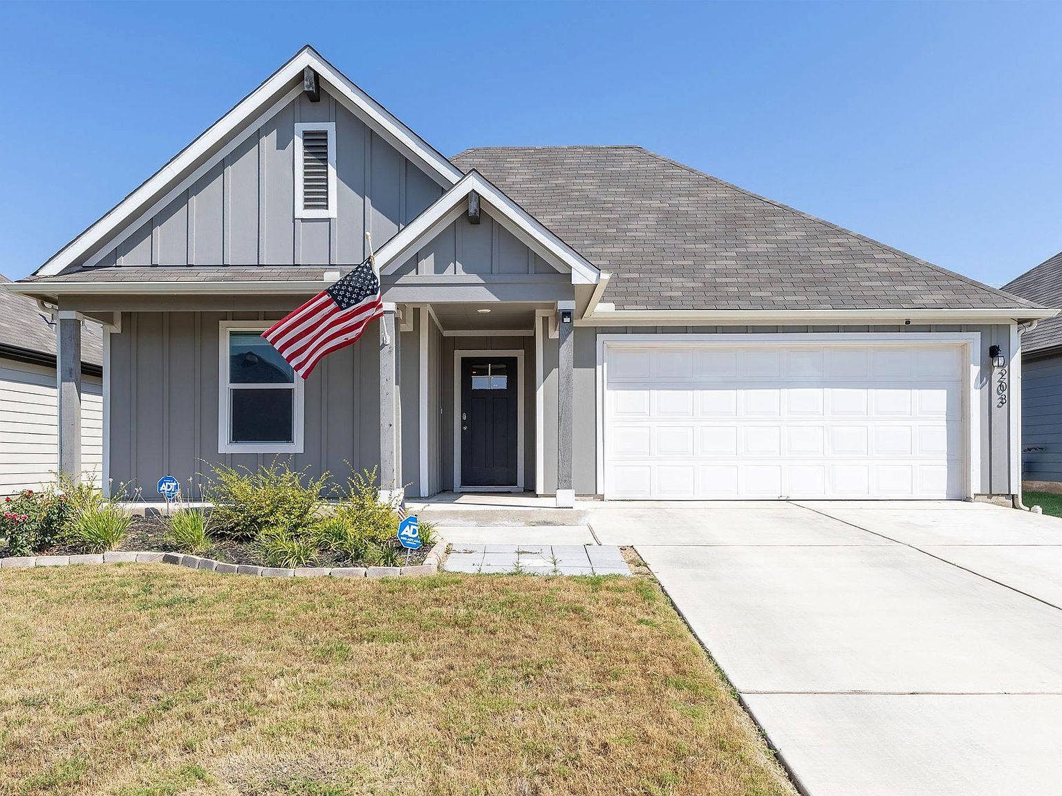 203 Mulberry Creek Ln Hutto, TX 78634 - Thumbnail 2