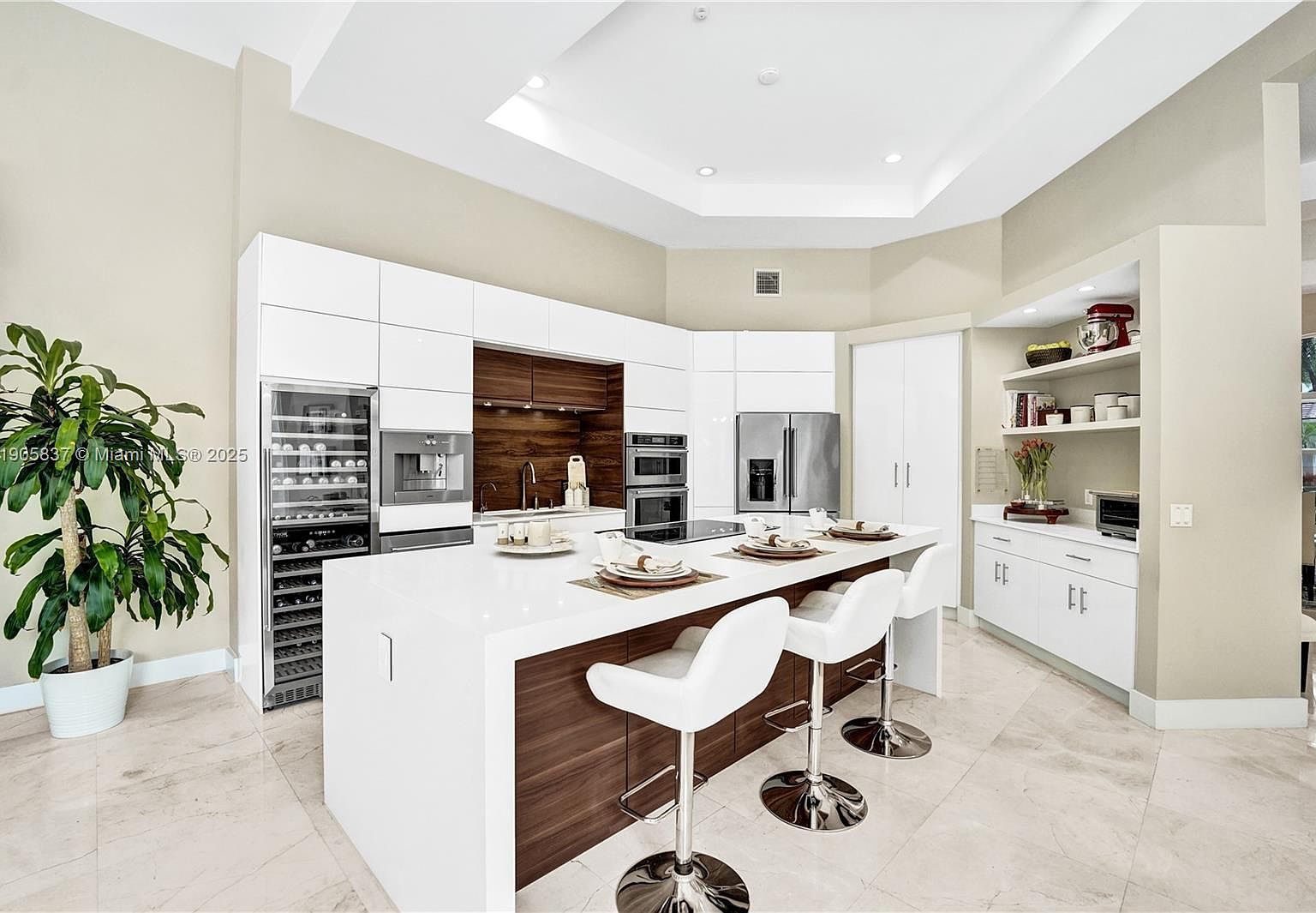 2557 Montclaire Cir Weston, FL 33327 - Thumbnail 2