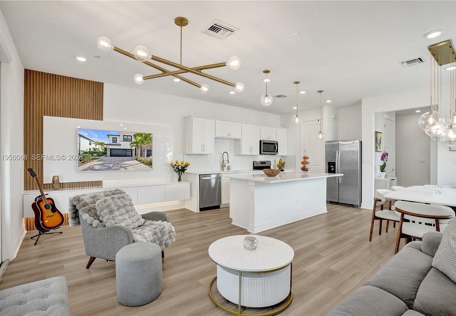 8360 NW 7th Pl Fort Lauderdale, FL 33324 - Thumbnail 2