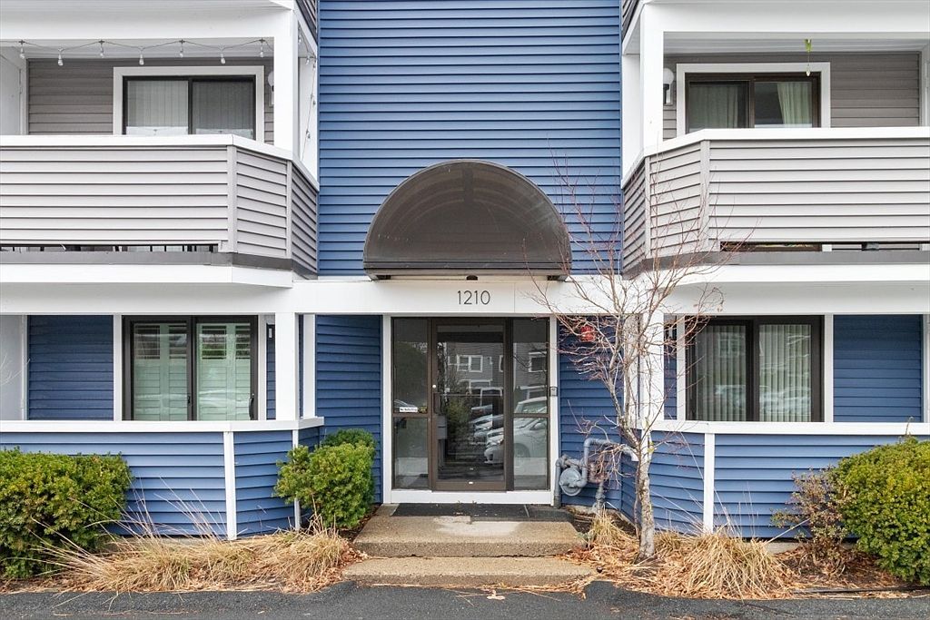 1210 Vfw Pkwy APT 12 West Roxbury, MA 02132  | Condominium