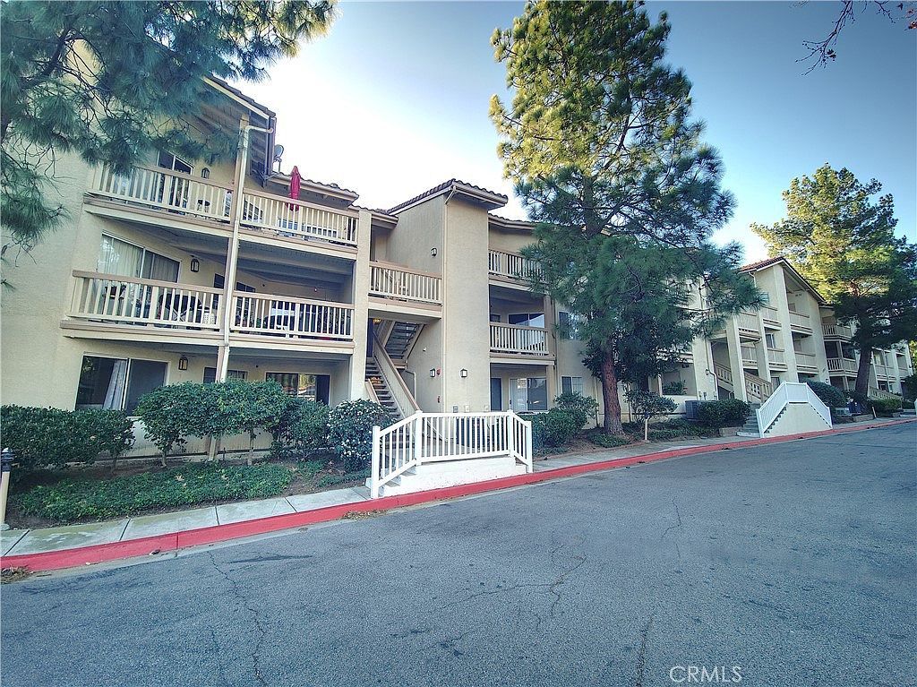 5728 Oak Bend Ln Unit 202 Oak Park, CA 91377 - Thumbnail 2