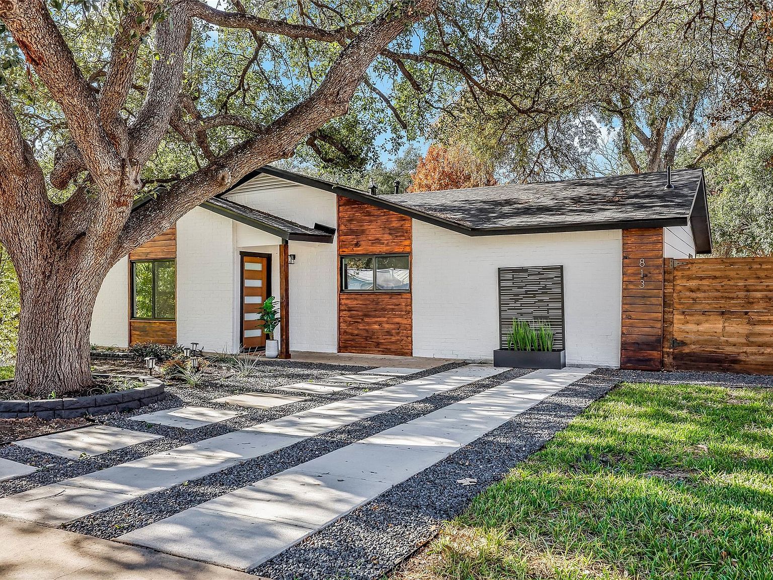 813 Cardiff Dr Austin, TX 78745 - Thumbnail 2