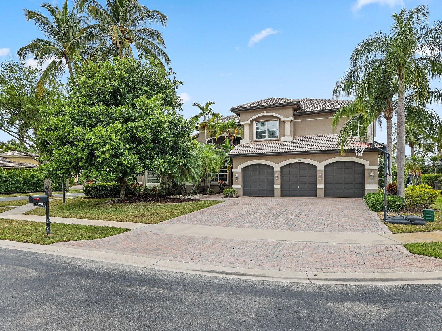 19219 N Creekshore Ct Boca Raton, FL 33498 - Thumbnail 2