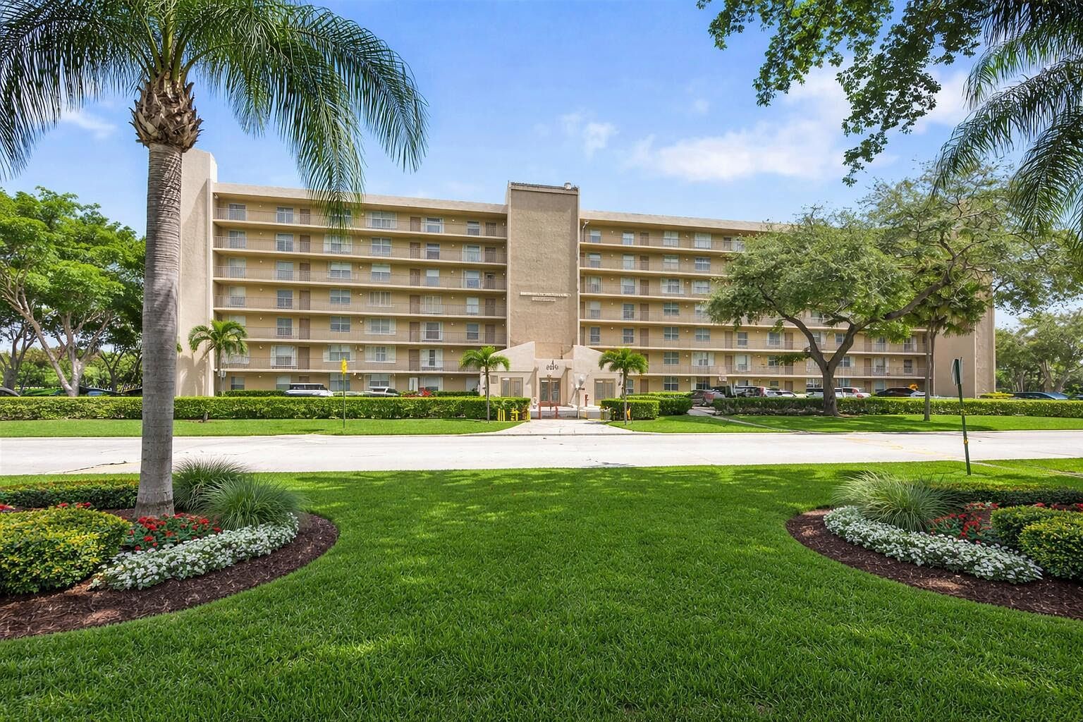 4570 NW 18th Ave APT 604 Pompano Beach, FL 33064  | Condominium