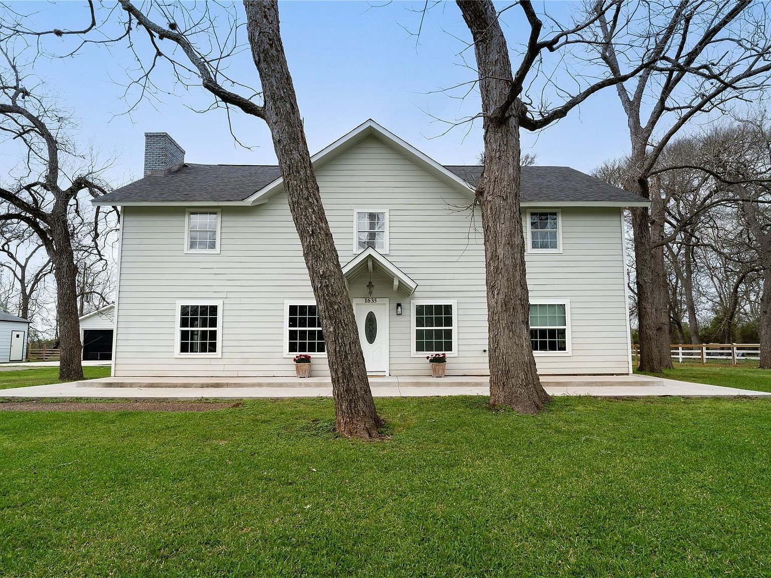 1635 Pony Ln Wallis, TX 77485 - Thumbnail 2