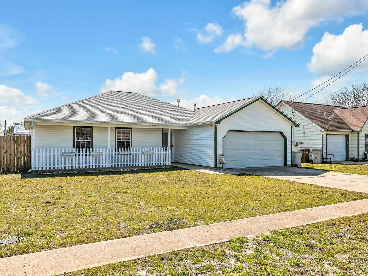 2285 Estates Cir Navarre, FL 32566  | Single Family