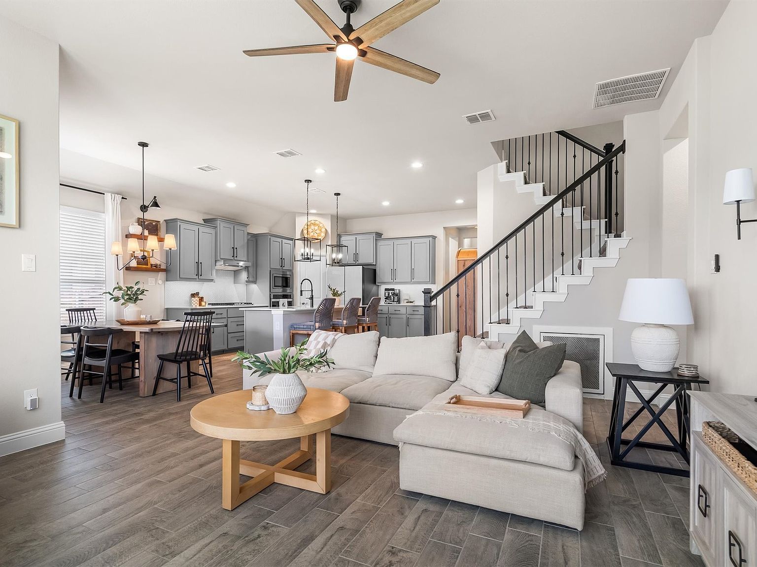 2013 Windsor Dr Argyle, TX 76226 - Thumbnail 2