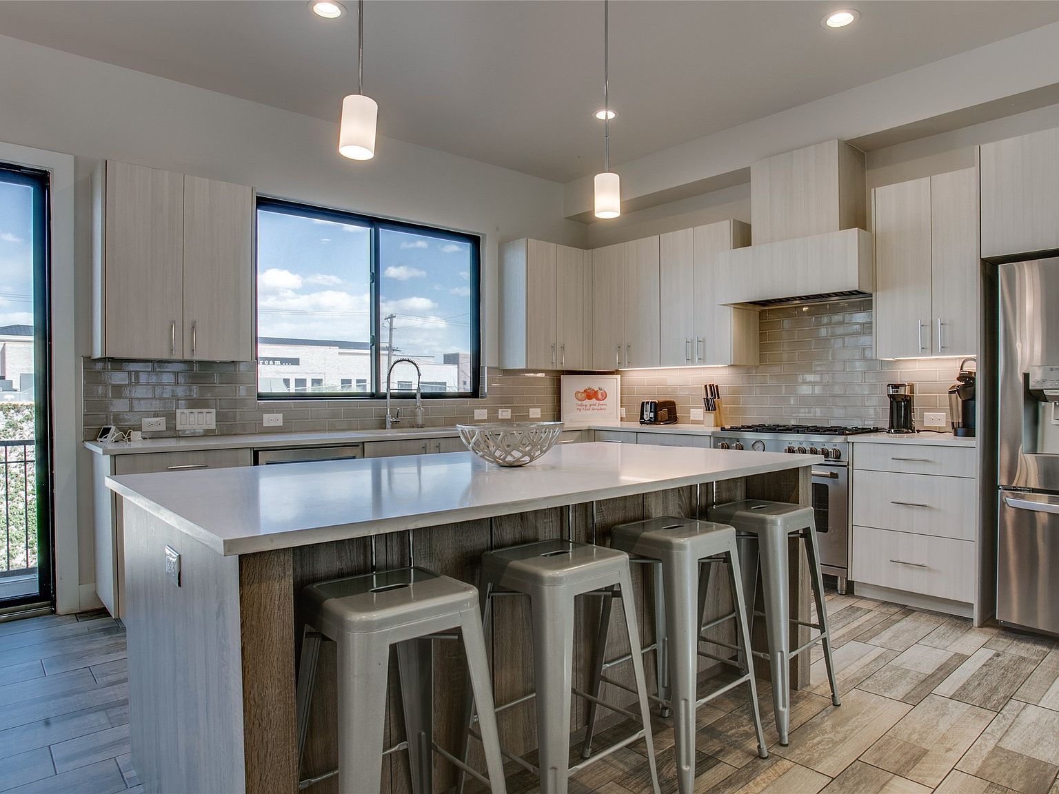 410 Melba St APT 2 Dallas, TX 75208 - Thumbnail 2