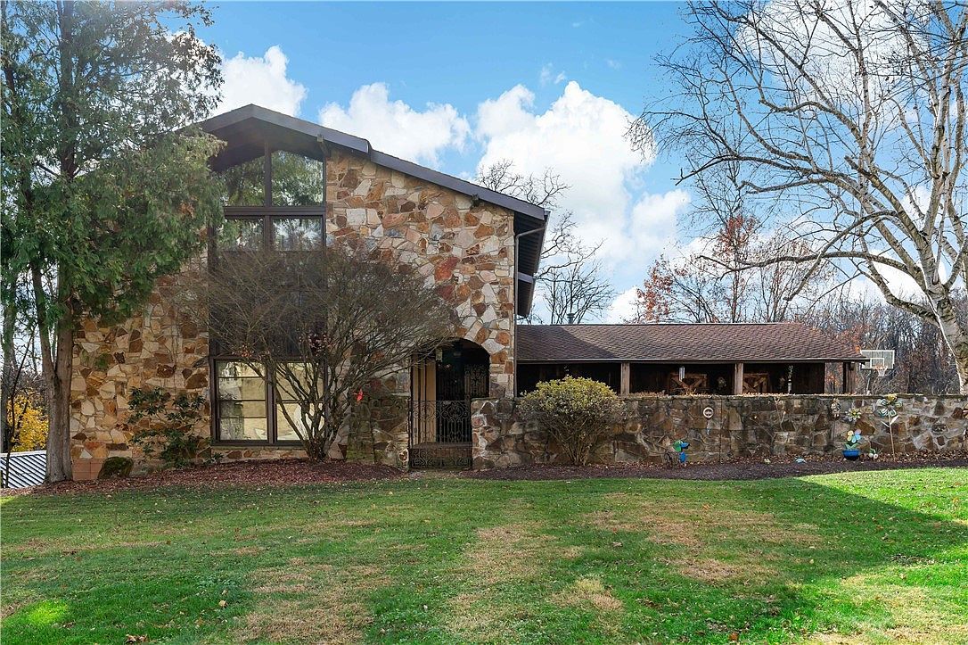 243 Regency Pl Bethel Park, PA 15102  | Single Family