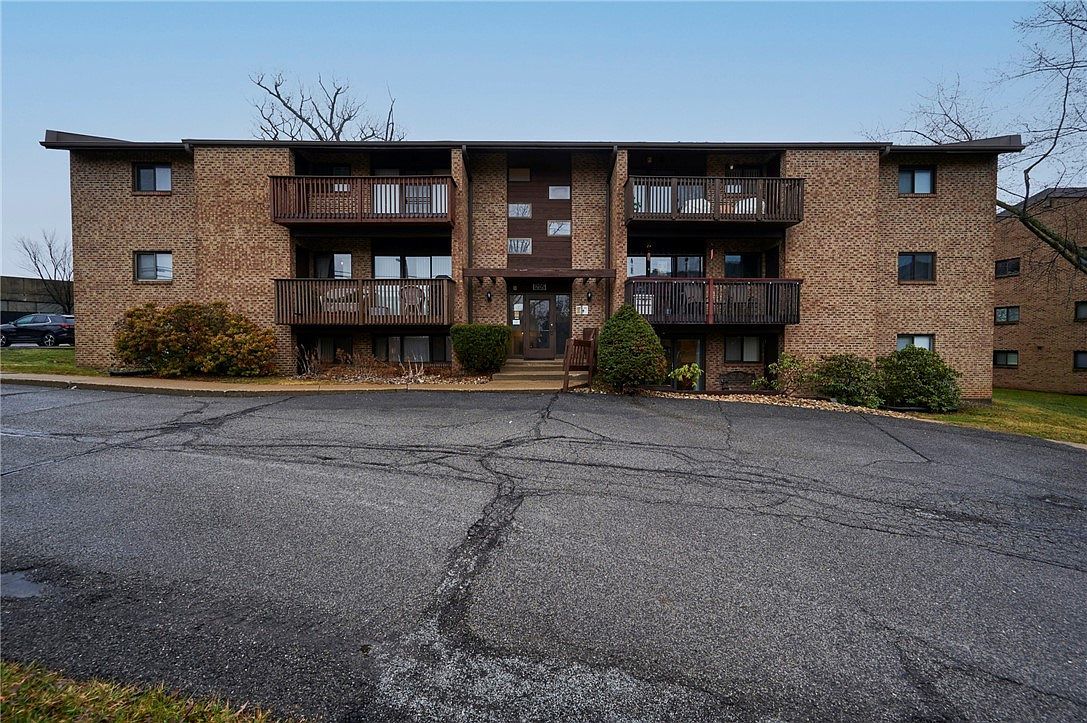 1205 Dutilh Rd APT 4 Cranberry Township, PA 16066 - Thumbnail 2