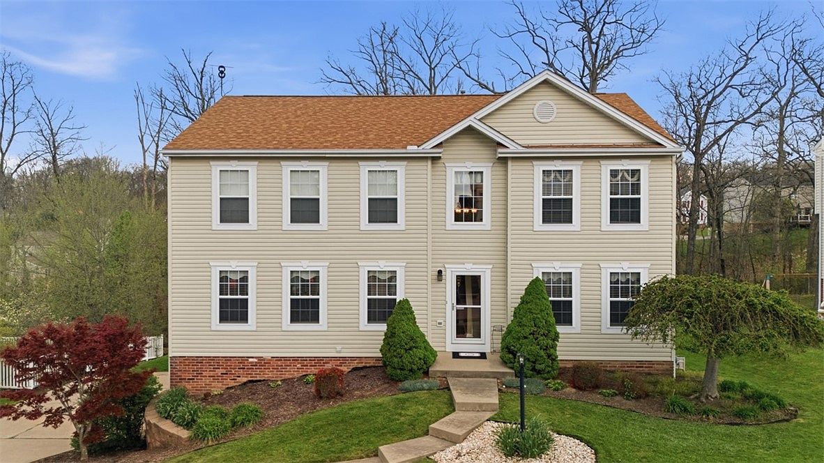 529 Grandshire Dr Cranberry Township, PA 16066  | Single Family