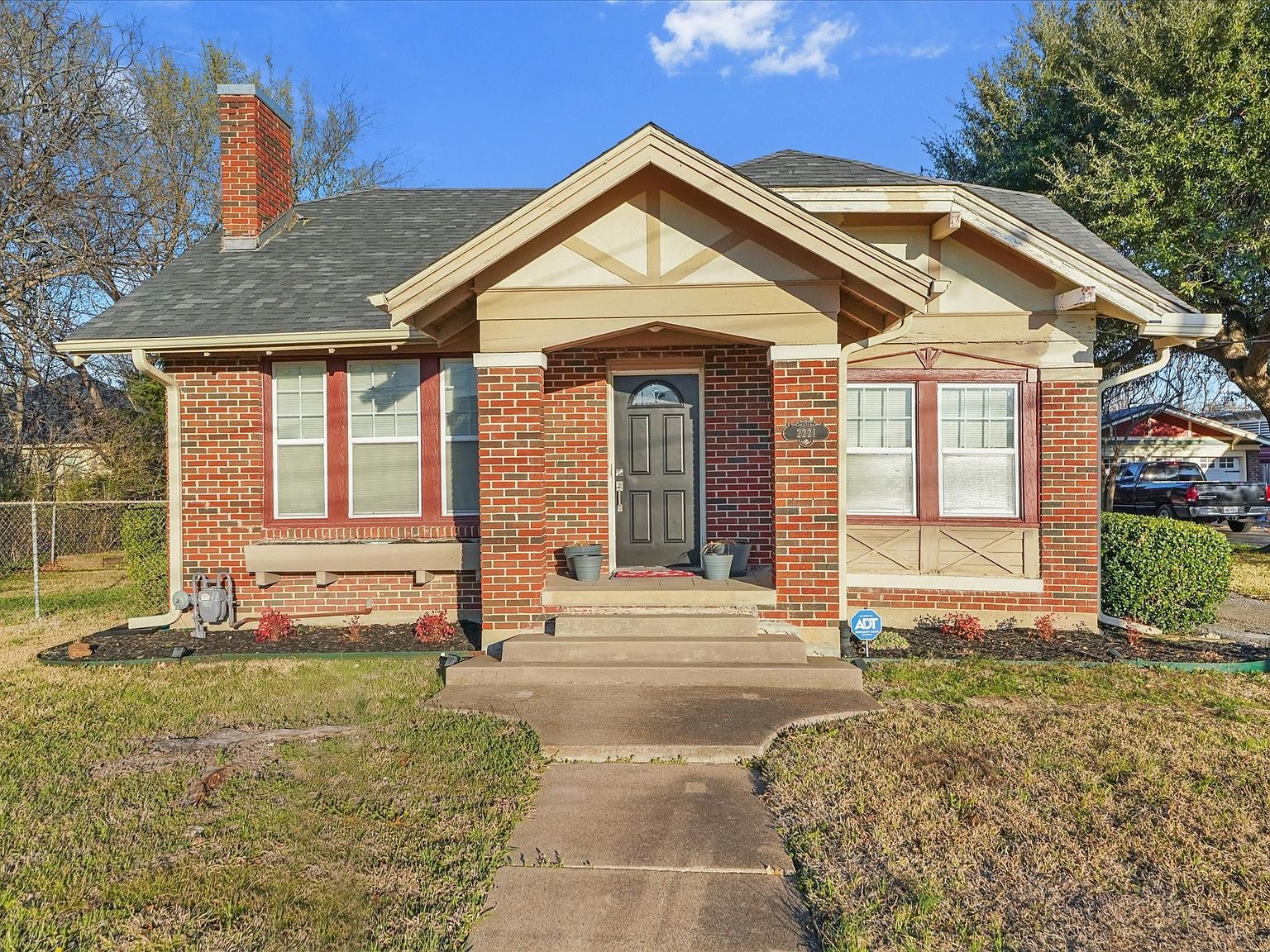 2221 Walnut St Greenville, TX 75401 - Thumbnail 2
