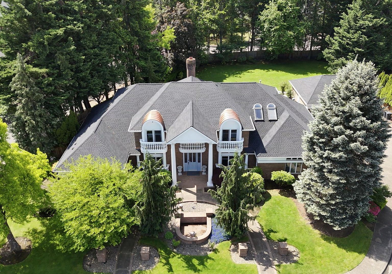 1564 Regency Dr Eugene, OR 97401 - Thumbnail 2