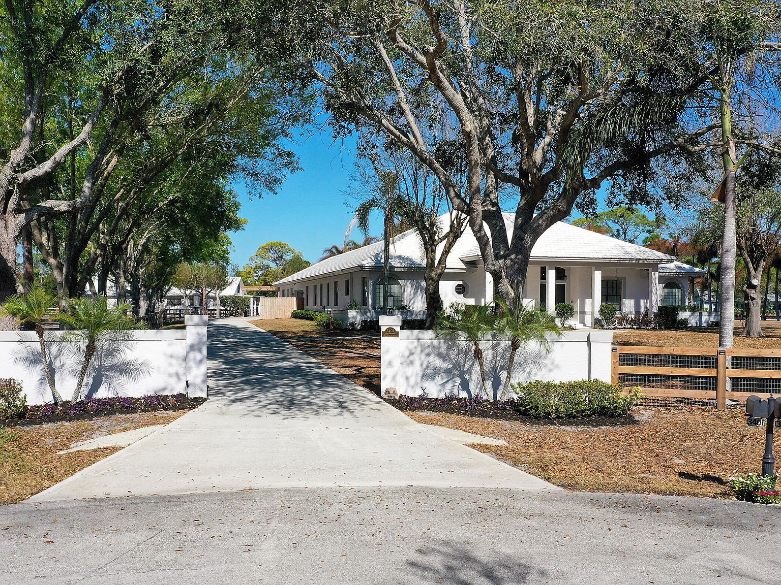 3401 SW Holly Ln Palm City, FL 34990 - Thumbnail 2