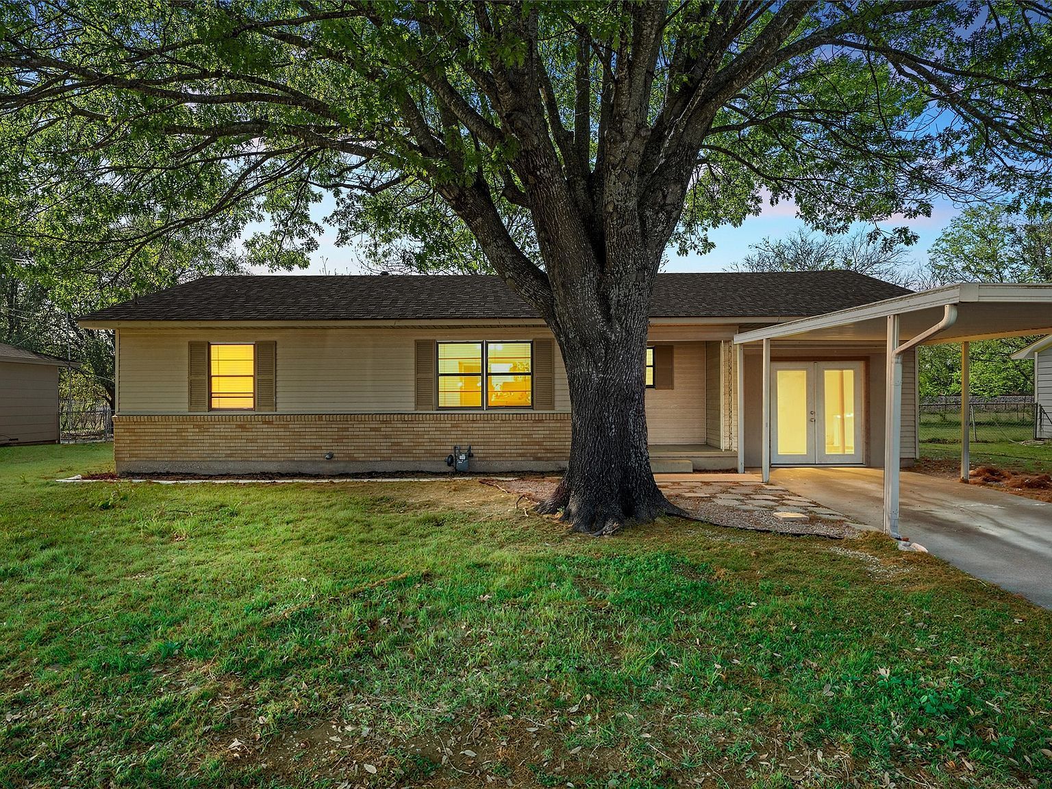 901 N Main St West, TX 76691 - Thumbnail 2