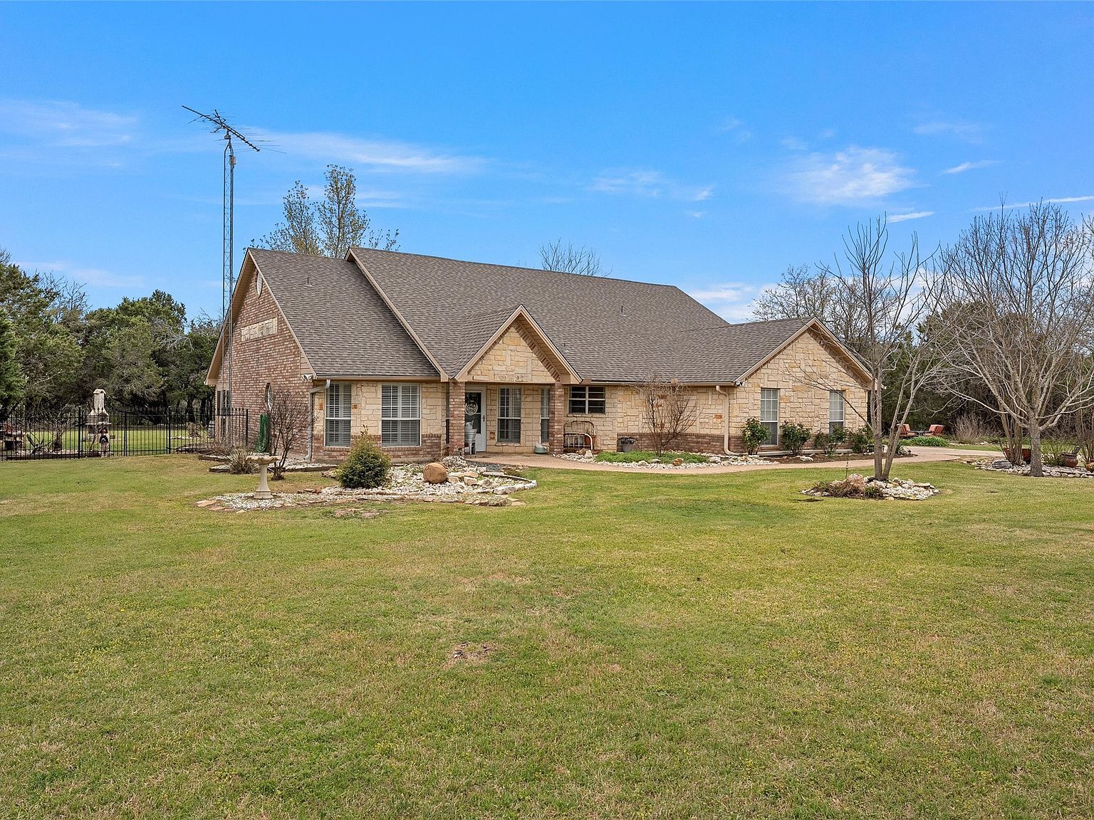 36038 Cedar Ridge Dr Whitney, TX 76692 - Thumbnail 2