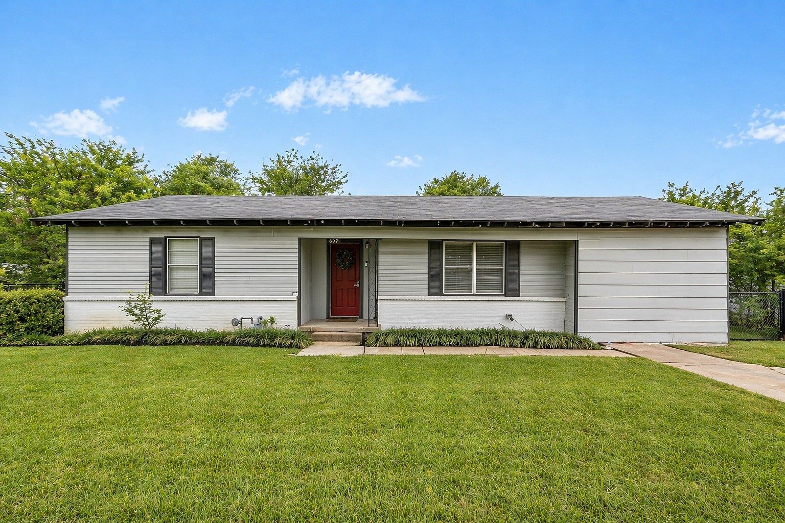 607 E Pine St West, TX 76691 | Single Family