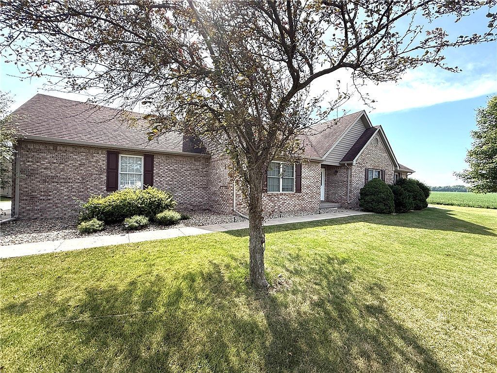 904 Lockhart St Hoopeston, IL 60942 - Thumbnail 2