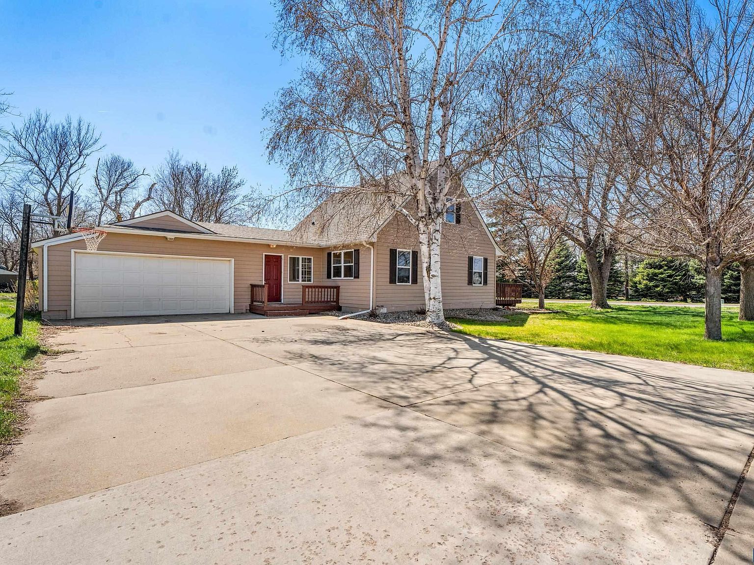 101 S Columbia St Harrisburg, SD 57032  | Single Family