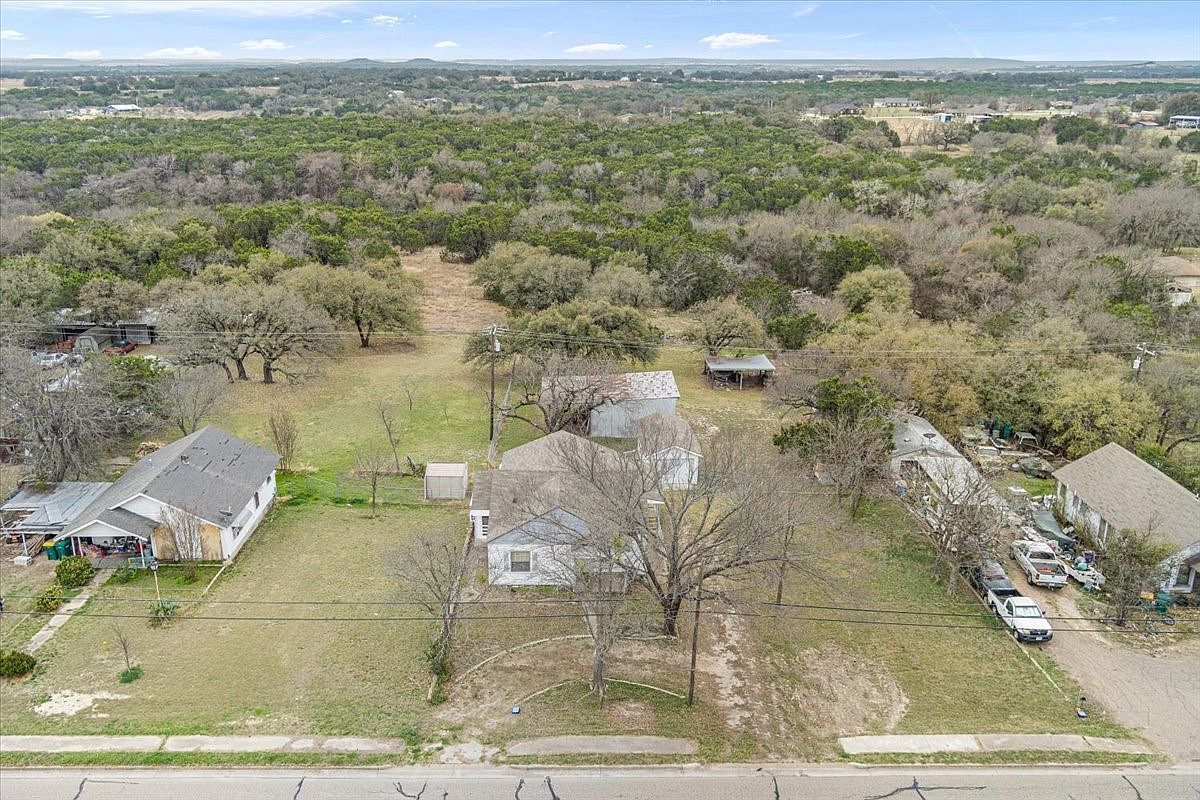 1118 W Main St Gatesville, TX 76528  | Single Family