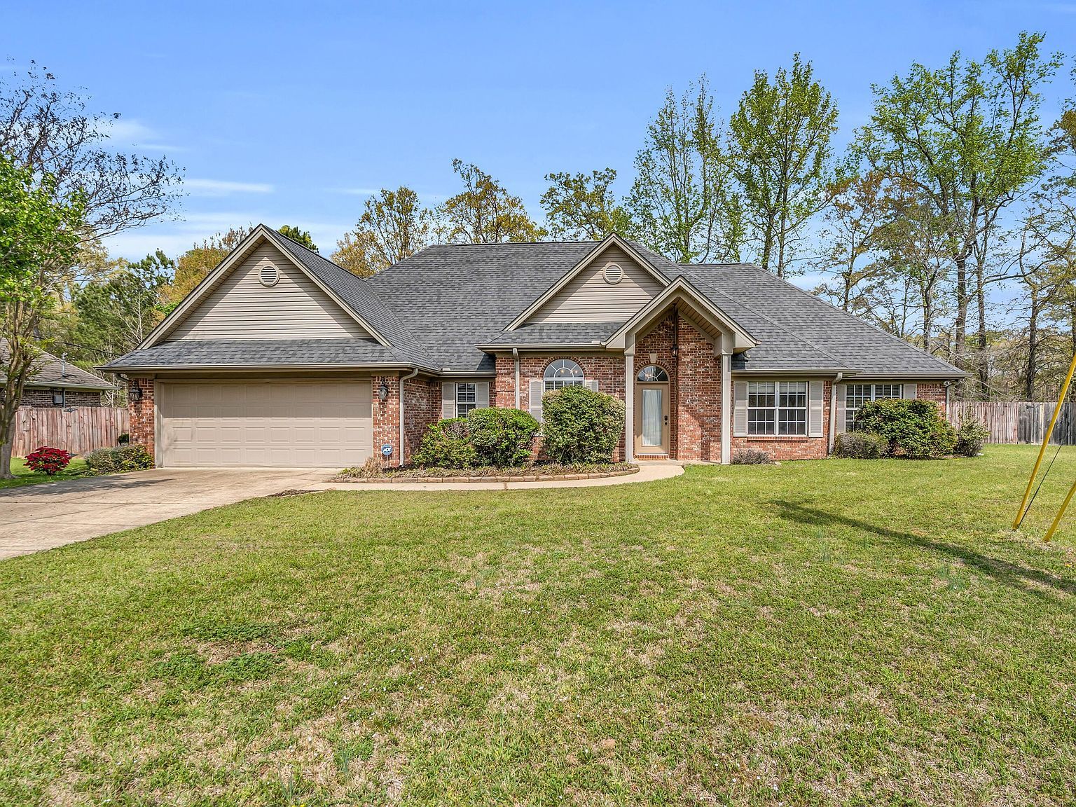 120 Acorn Dr Columbus, MS 39705  | Single Family
