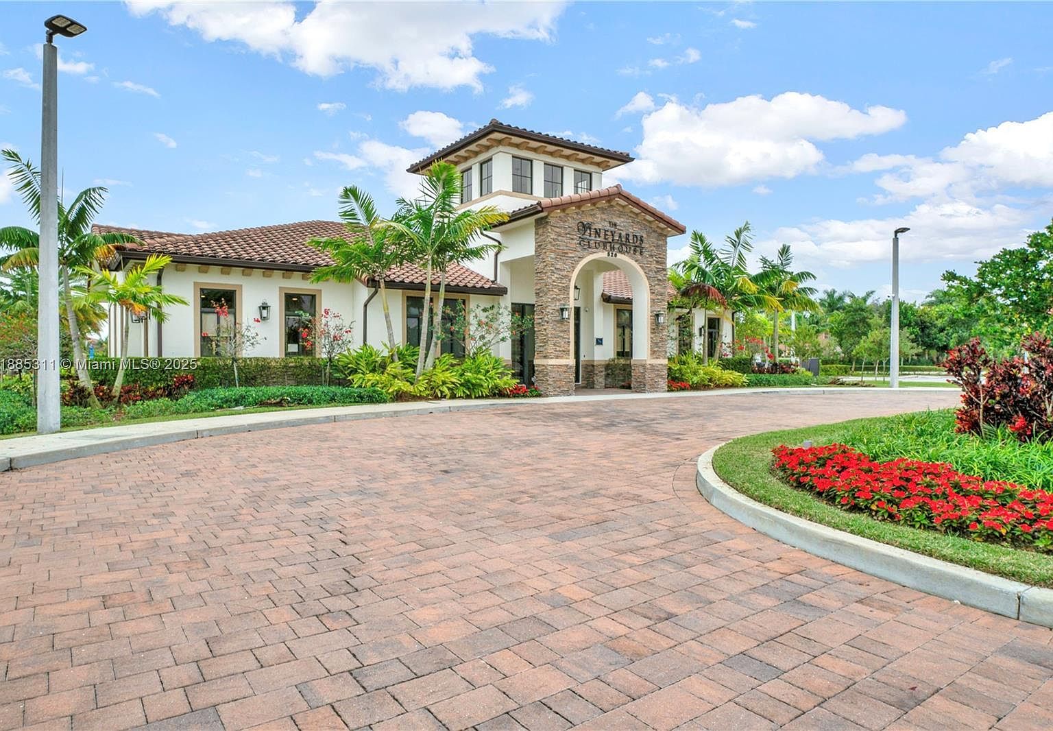 627 SE 34th Ave Homestead, FL 33033 - Thumbnail 2