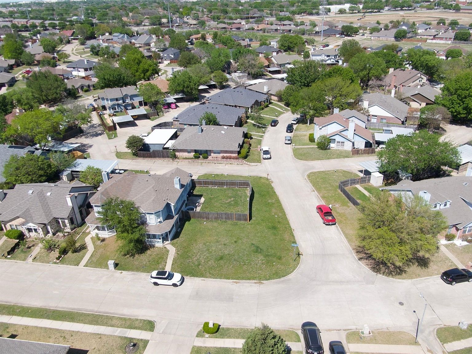 851 Valleybrooke Dr Arlington, TX 76001 - Thumbnail 2