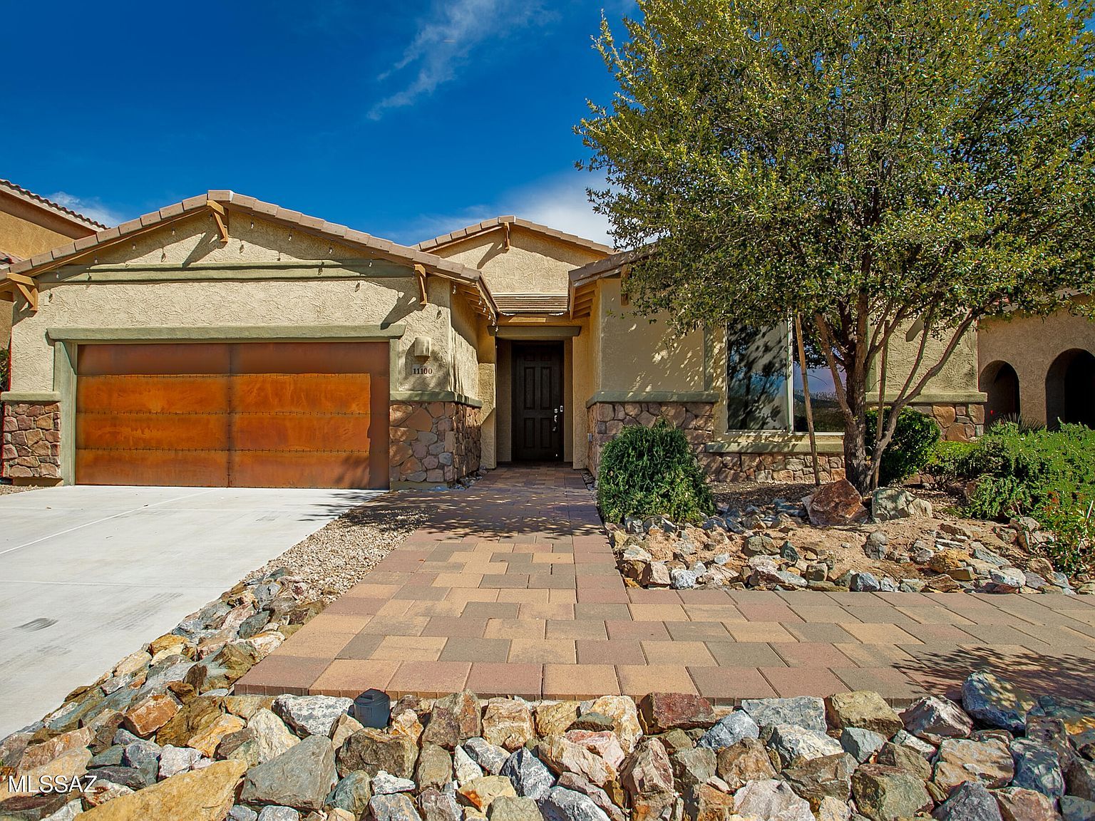 11100 N Delphinus St Oro Valley, AZ 85742 - Thumbnail 2