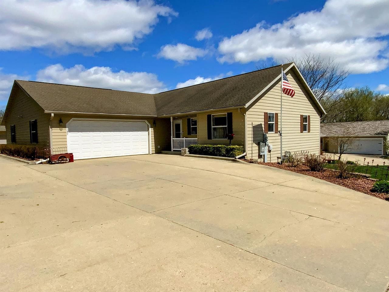 380 W Sunset Dr Milton, WI 53563 | Condominium