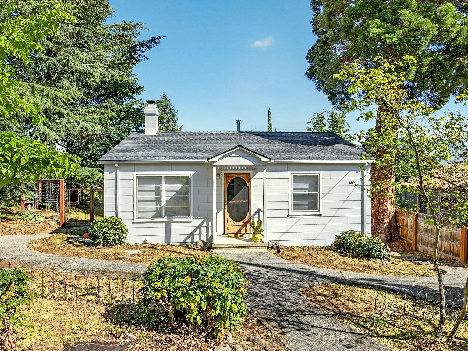 621 Altamont St Ashland, OR 97520  | Single Family